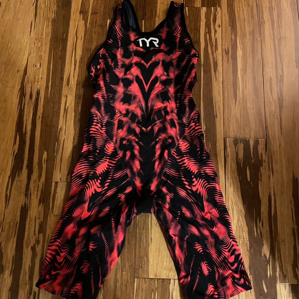Tyr Venzo size 24.